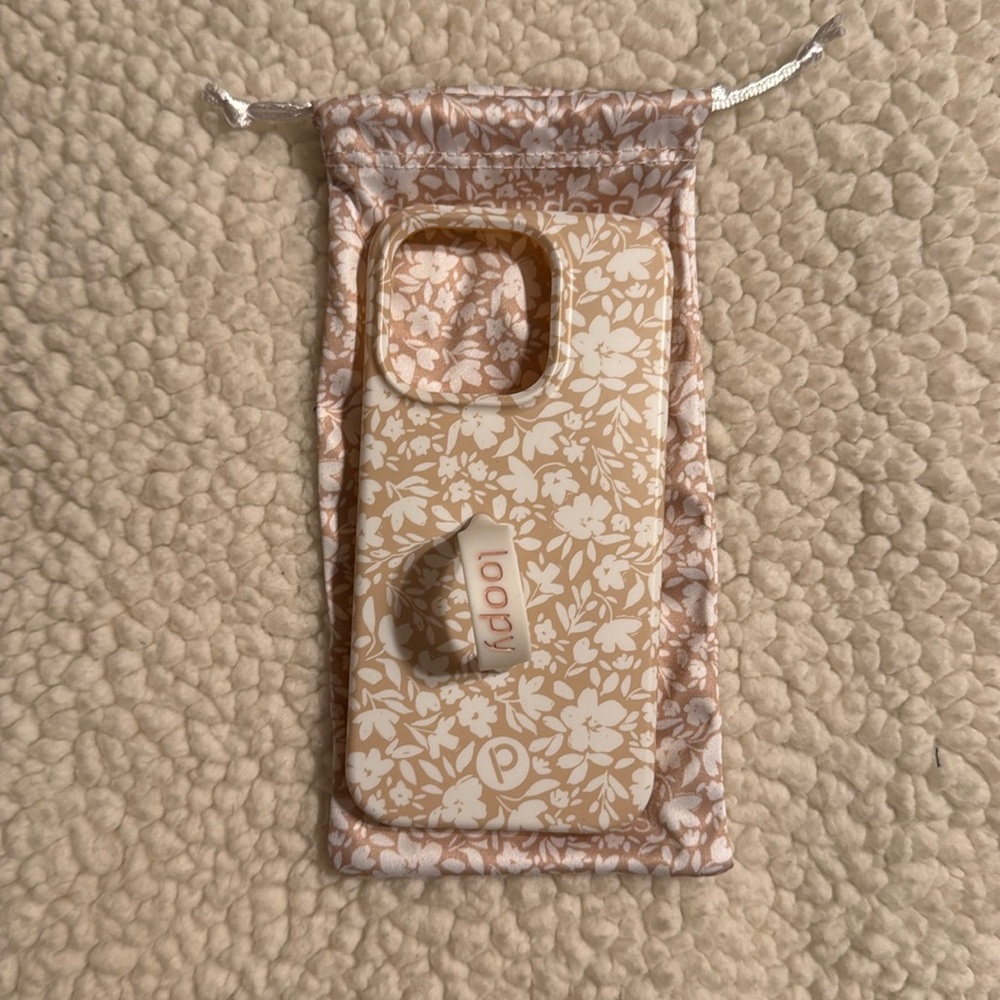 Loopy Beige Blossoms iPhone 15 Pro